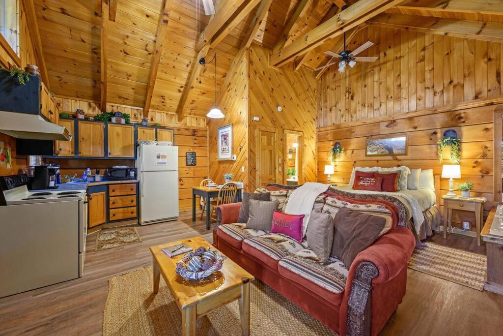 Do Not Disturb - Pigeon Forge Smoky Mountain Studio Cabin, Hot Tub, Fireplace Exterior foto
