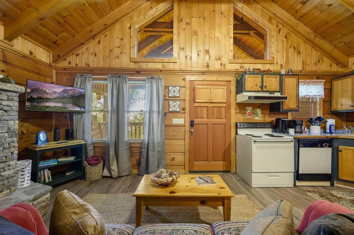 Do Not Disturb - Pigeon Forge Smoky Mountain Studio Cabin, Hot Tub, Fireplace Exterior foto