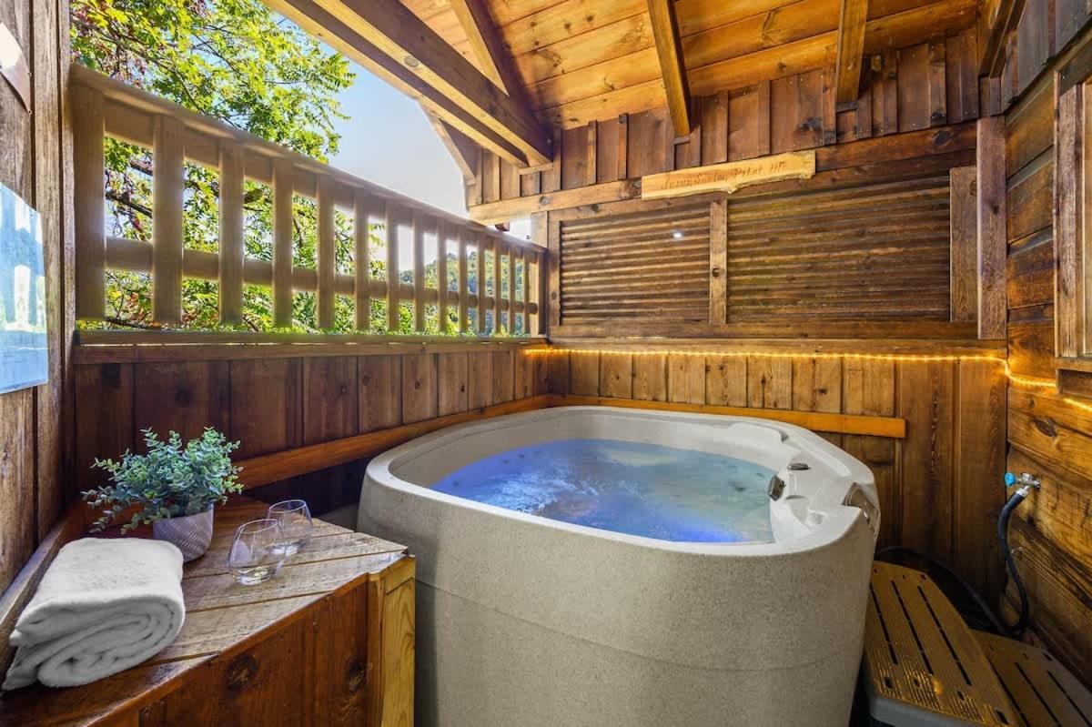 Do Not Disturb - Pigeon Forge Smoky Mountain Studio Cabin, Hot Tub, Fireplace Exterior foto