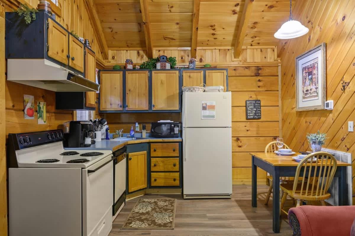 Do Not Disturb - Pigeon Forge Smoky Mountain Studio Cabin, Hot Tub, Fireplace Exterior foto
